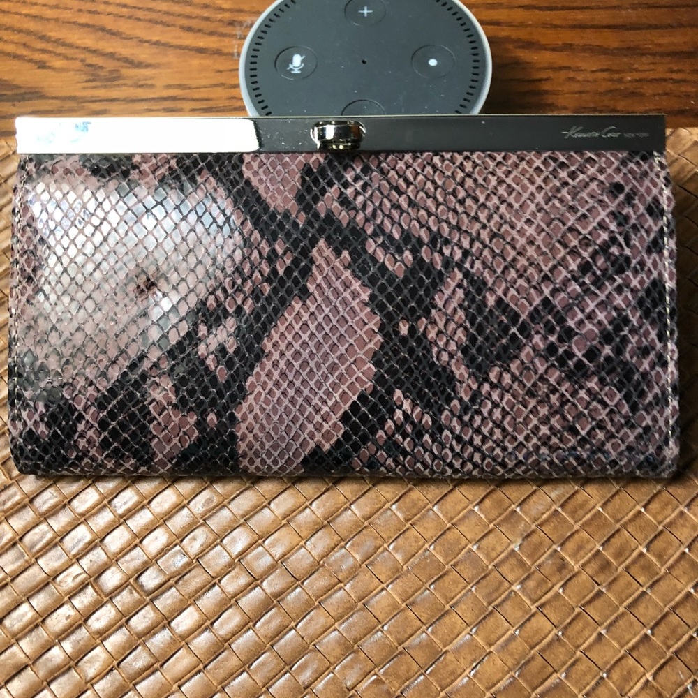 NWT Kenneth Cole Clutch